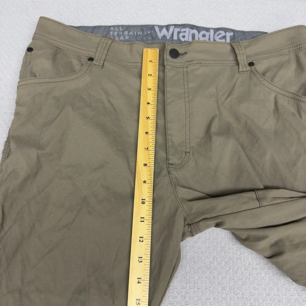 Wrangler ATG All Terrain Gear Pants 38x30 Tan Nylon Cargo Hiking Trail Stretch